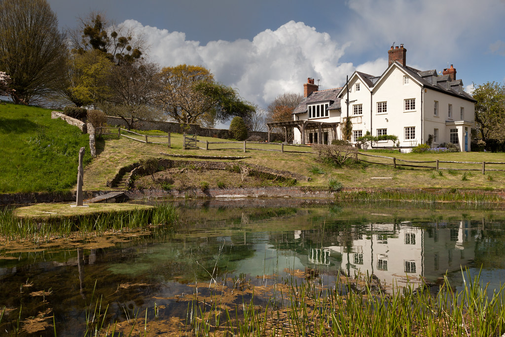 cleaning soffits and gutters