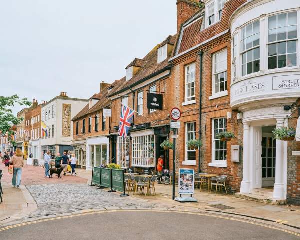 Chichister cleaning companies guildford